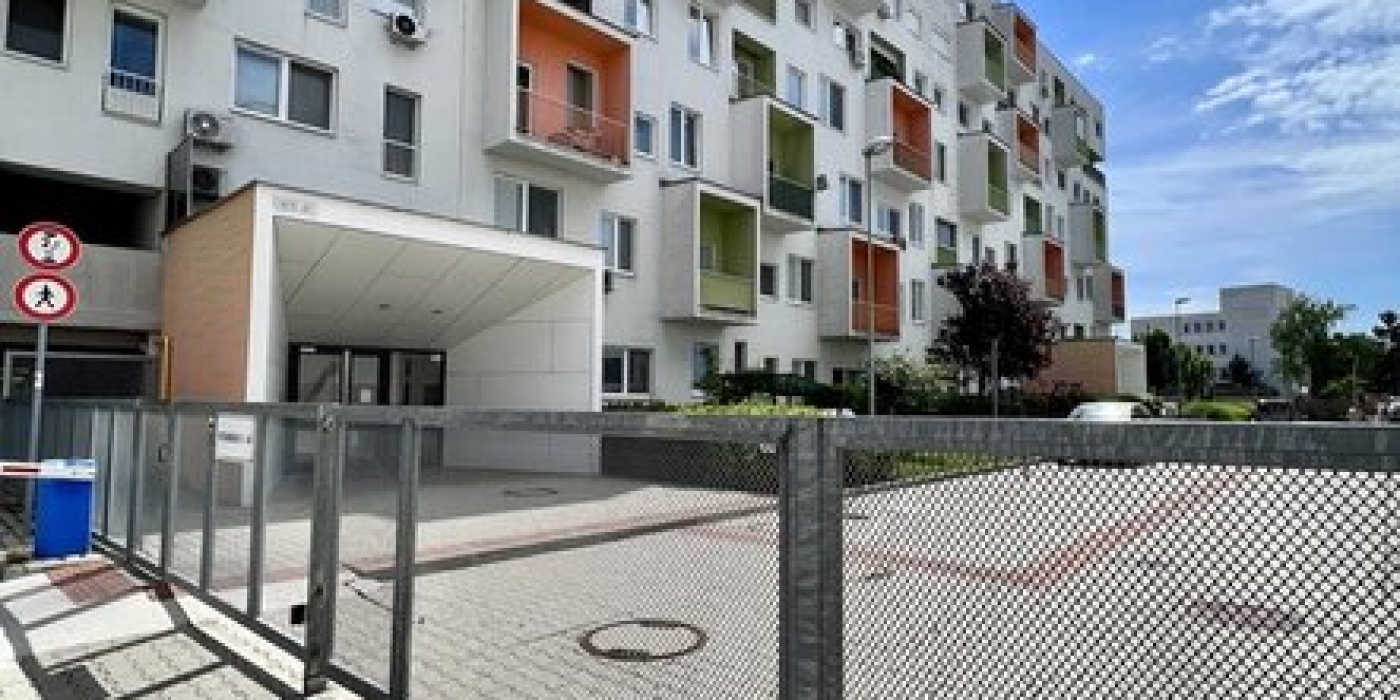 Byvin-3 izbový byt Bratislava Vietnamská - pohľad na bytový dom